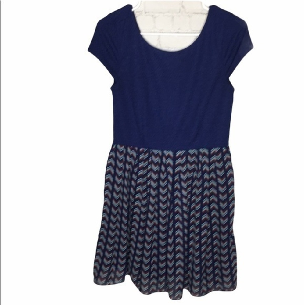 SPEECHLESS Navy blue chevron print dress
